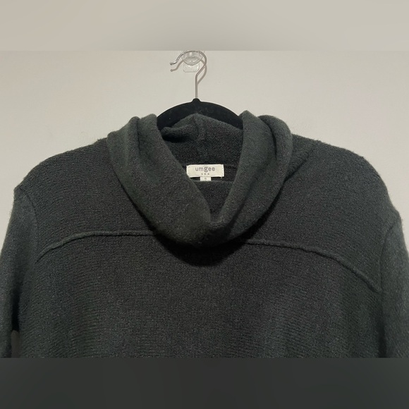 Umgee Charcoal Gray Oversized Cowl Neck Sweater Handkerchief Hem Size Small - Picture 3 of 8